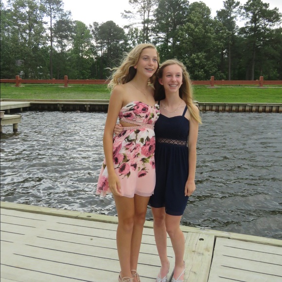 Short prom/ formal dress - Picture 3 of 4